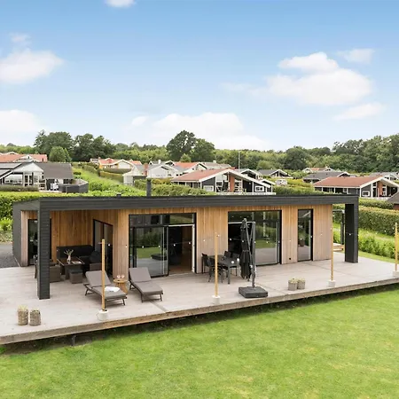 3 Bedroom Lovely In Feriehus