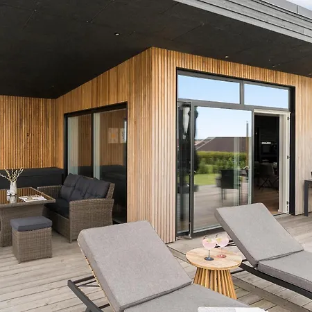 Feriehus 3 Bedroom Lovely In Sjolund