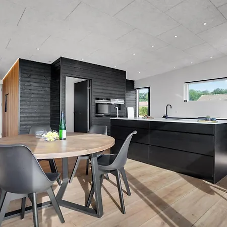 3 Bedroom Lovely In * Sjolund