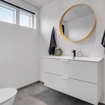 3 Bedroom Lovely In Feriehus *