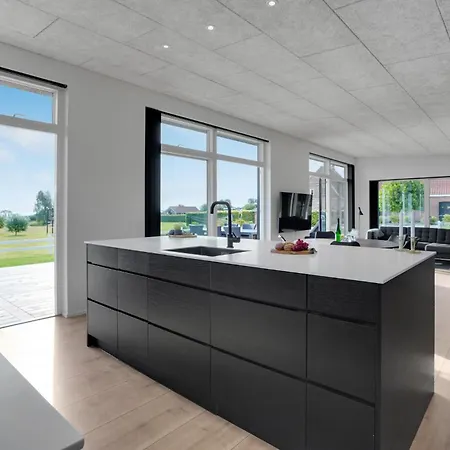 3 Bedroom Lovely In Feriehus *