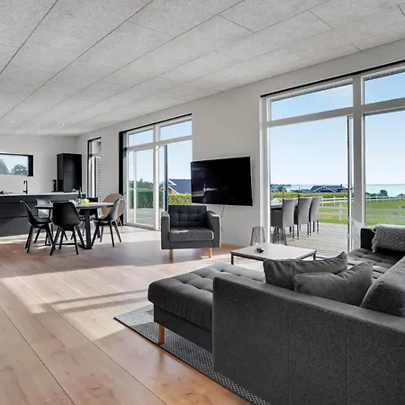 3 Bedroom Lovely In Feriehus