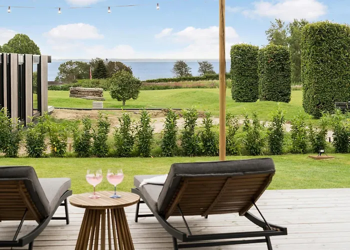 3 Bedroom Lovely In Hébergement de vacances Sjolund
