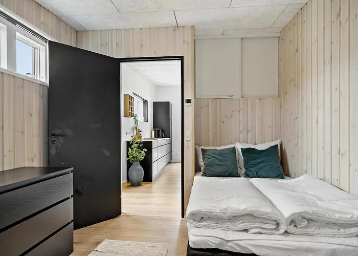 3 Bedroom Lovely In Hébergement de vacances Sjolund